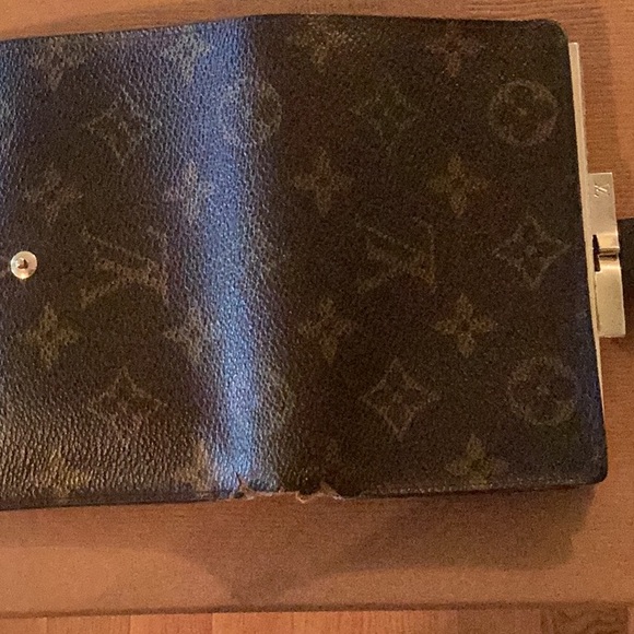 Vintage authentic Louis Vuitton bifold/ snap & button closure wallet. - Picture 6 of 14